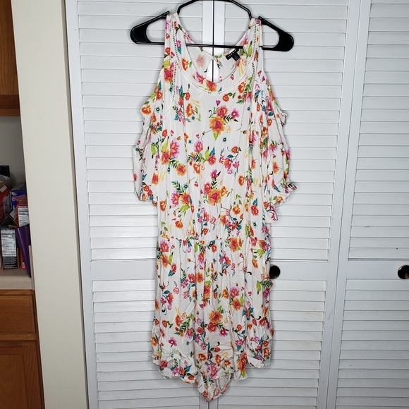 Torrid Floral Print Cold Shoulder Ruffle Romper 1X - Picture 5 of 16